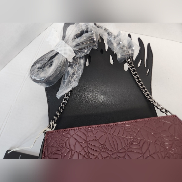 Loungefly Elvira Mistress Of The Dark Crossbody NWT Red/Black Spiderweb Goth - Picture 7 of 16